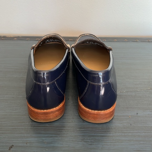 G.H. Bass & Co. Navy Loafers size 9 - Picture 5 of 8